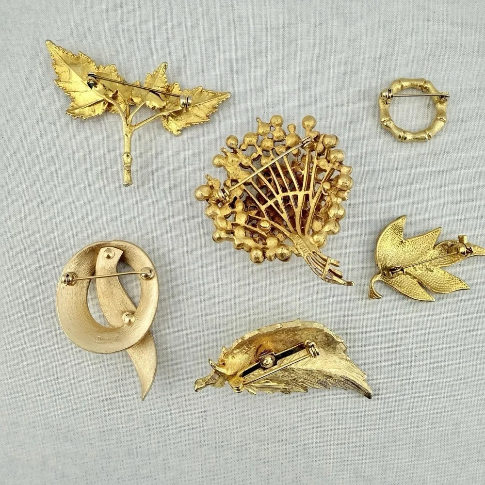 Vintage Brooch Lot Trifari BSK Gold Tone‎ Pearl Enamel Flower Leaf Cluster Green